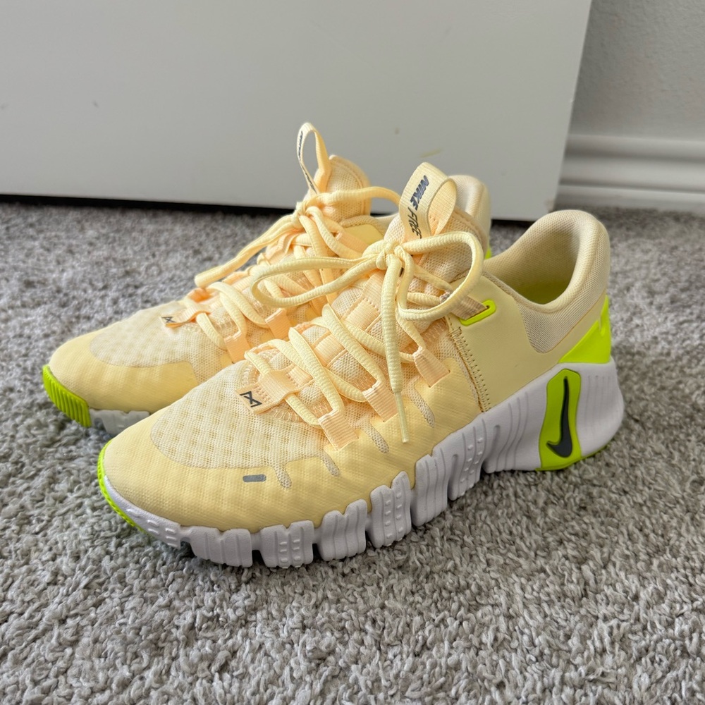 Nike Metcon 5 Women’s Sneakers / size 7 / Yellow Neon Lime
